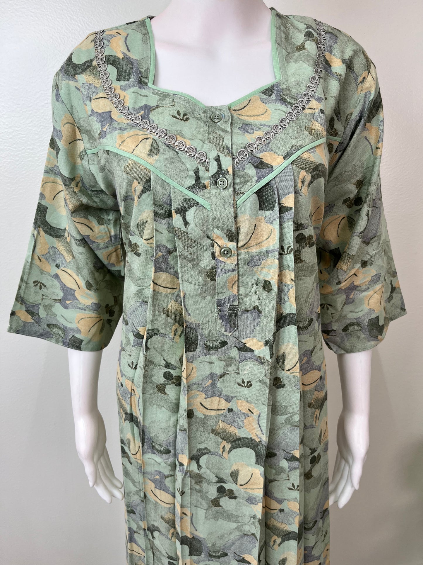 Green Printed 3/4th Sleeves Alpine Fabric Nighty