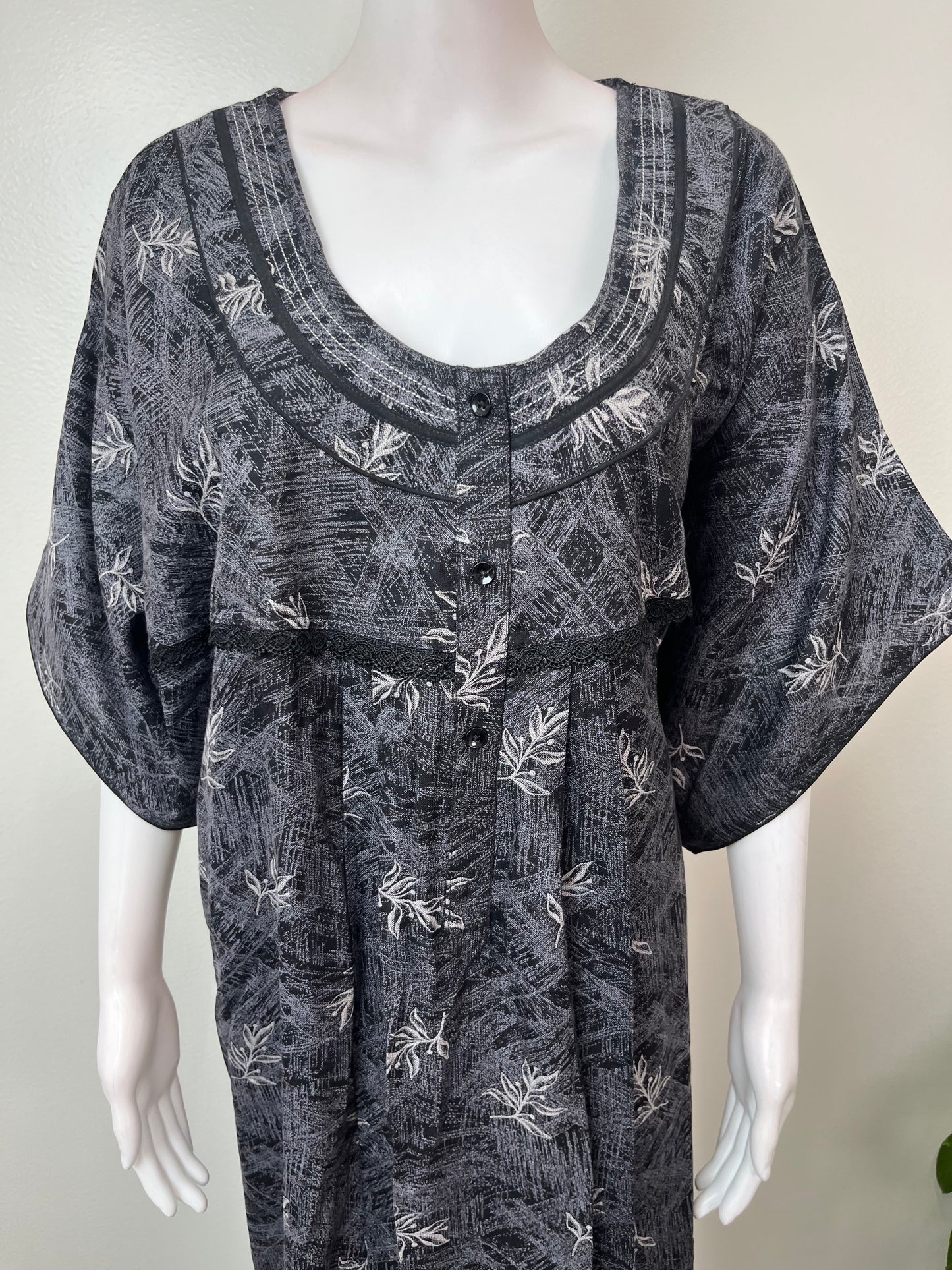Black Floral Printed Alpine Fabric Nightgown