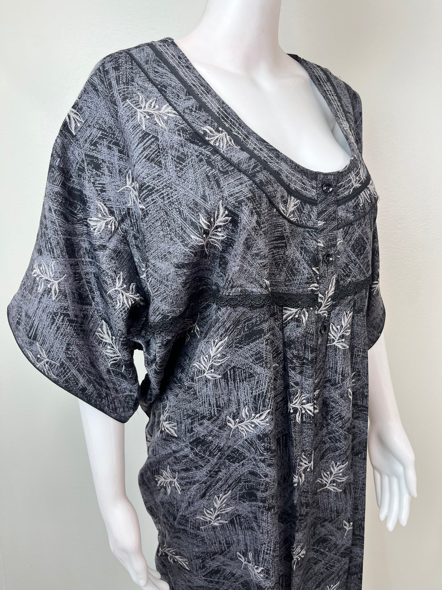 Black Floral Printed Alpine Fabric Nightgown