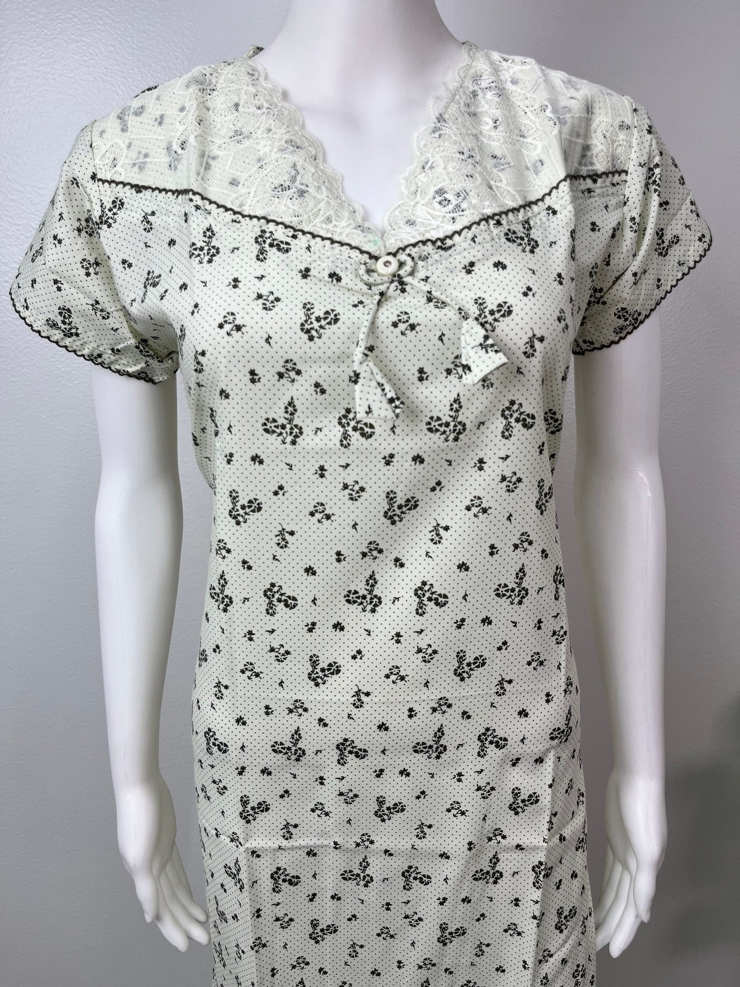 Cream Pure Cotton Laced Nightgown Soft & Breathable