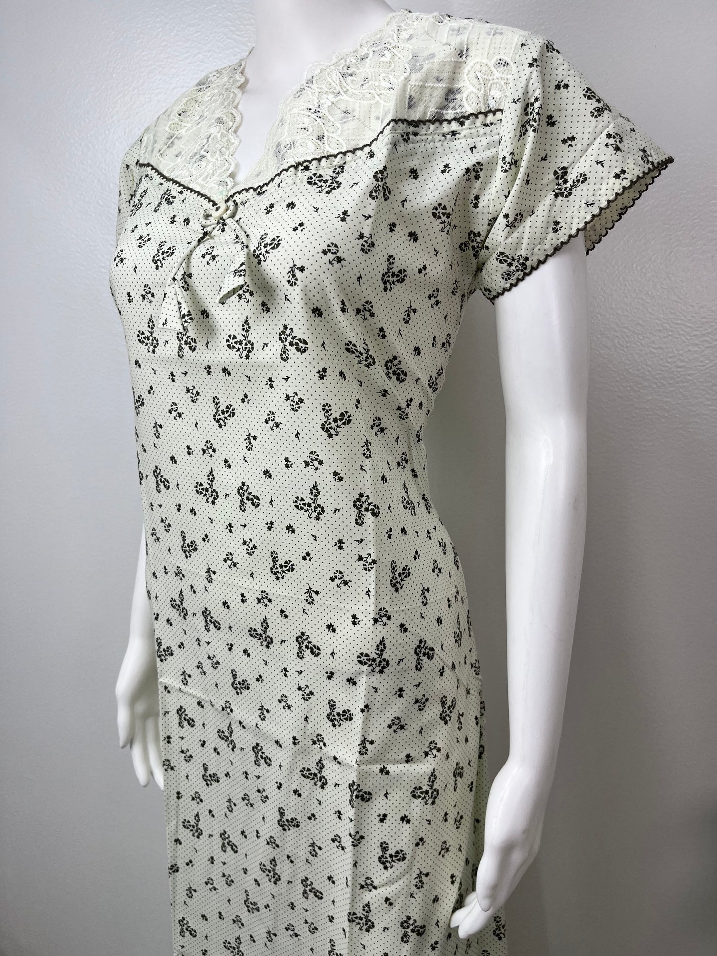Cream Pure Cotton Laced Nightgown Soft & Breathable