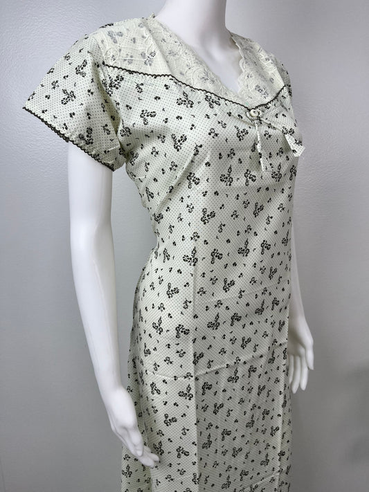 Cream Polyester Cotton Laced Nightgown Soft & Breathable
