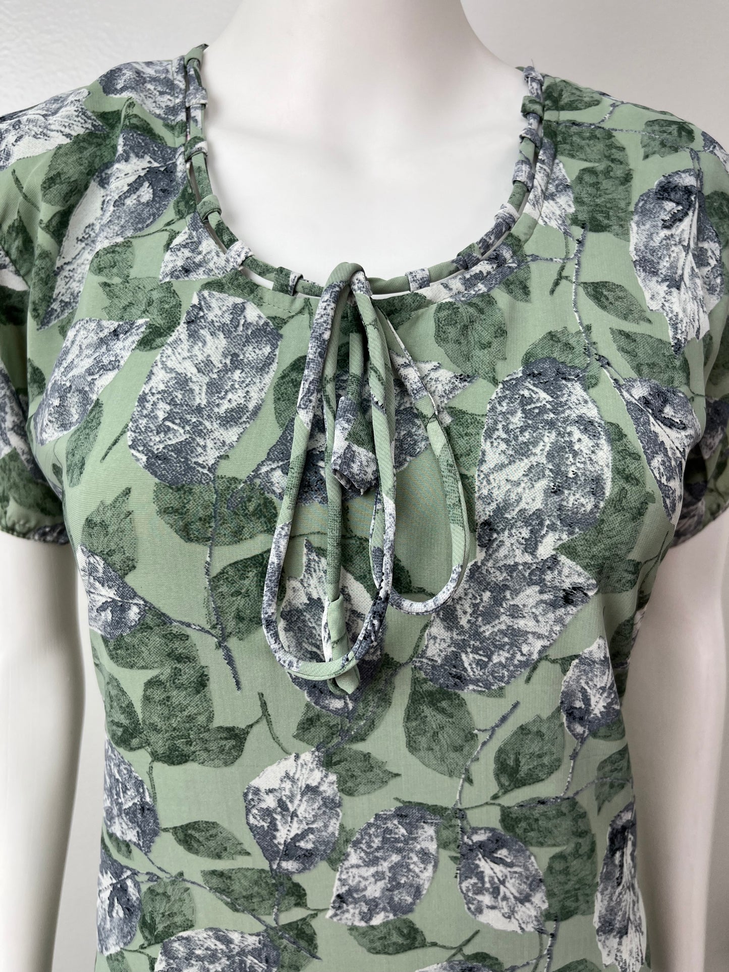 Green Foliage Chiffon Nightgown Soft & Smooth Texture