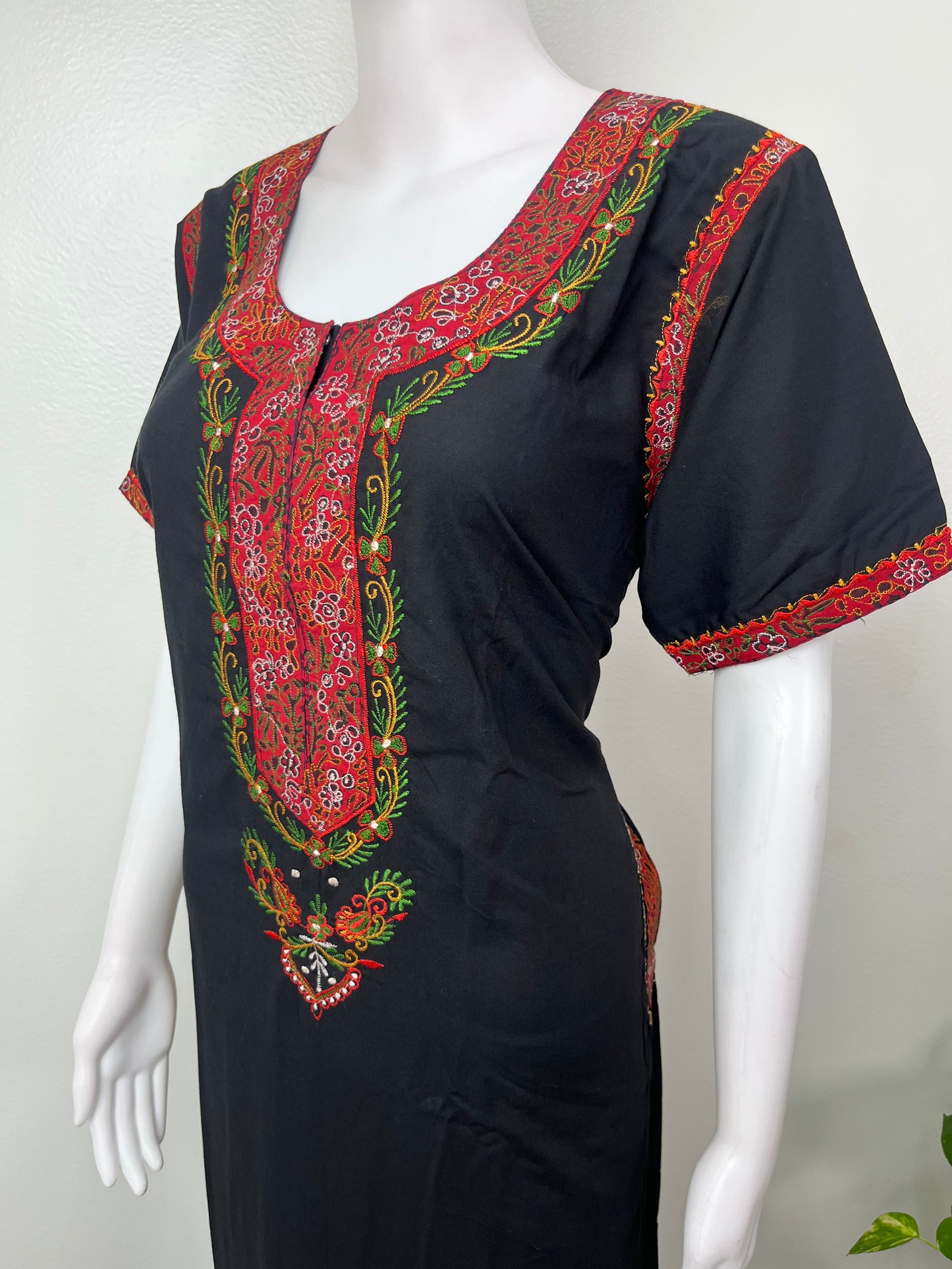 Black Breathable Elegance Bizzylizzy Nightgown