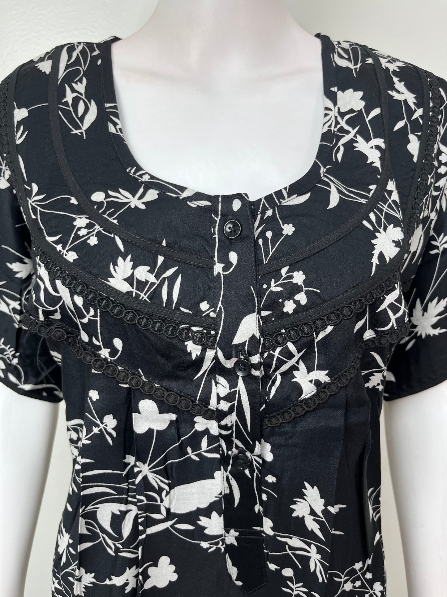 Black Pleated Style Rayon Satin Fabric Nightgown