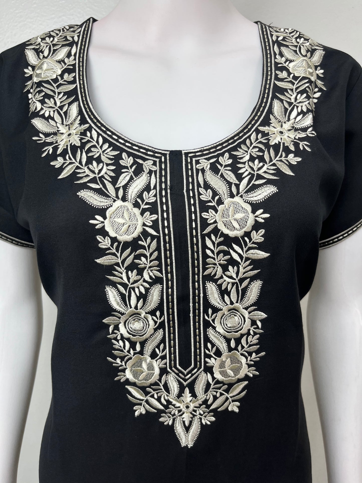 Black Soft & Stylish Spun Fabric Nighty