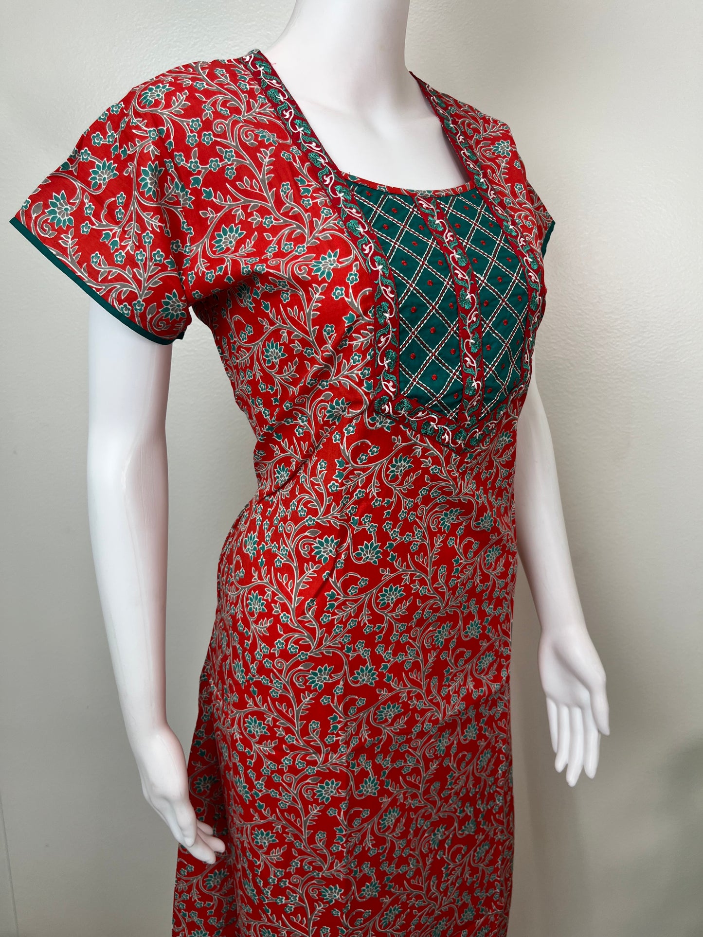 Red Elegant Embroidered Pure Cotton Nightgown