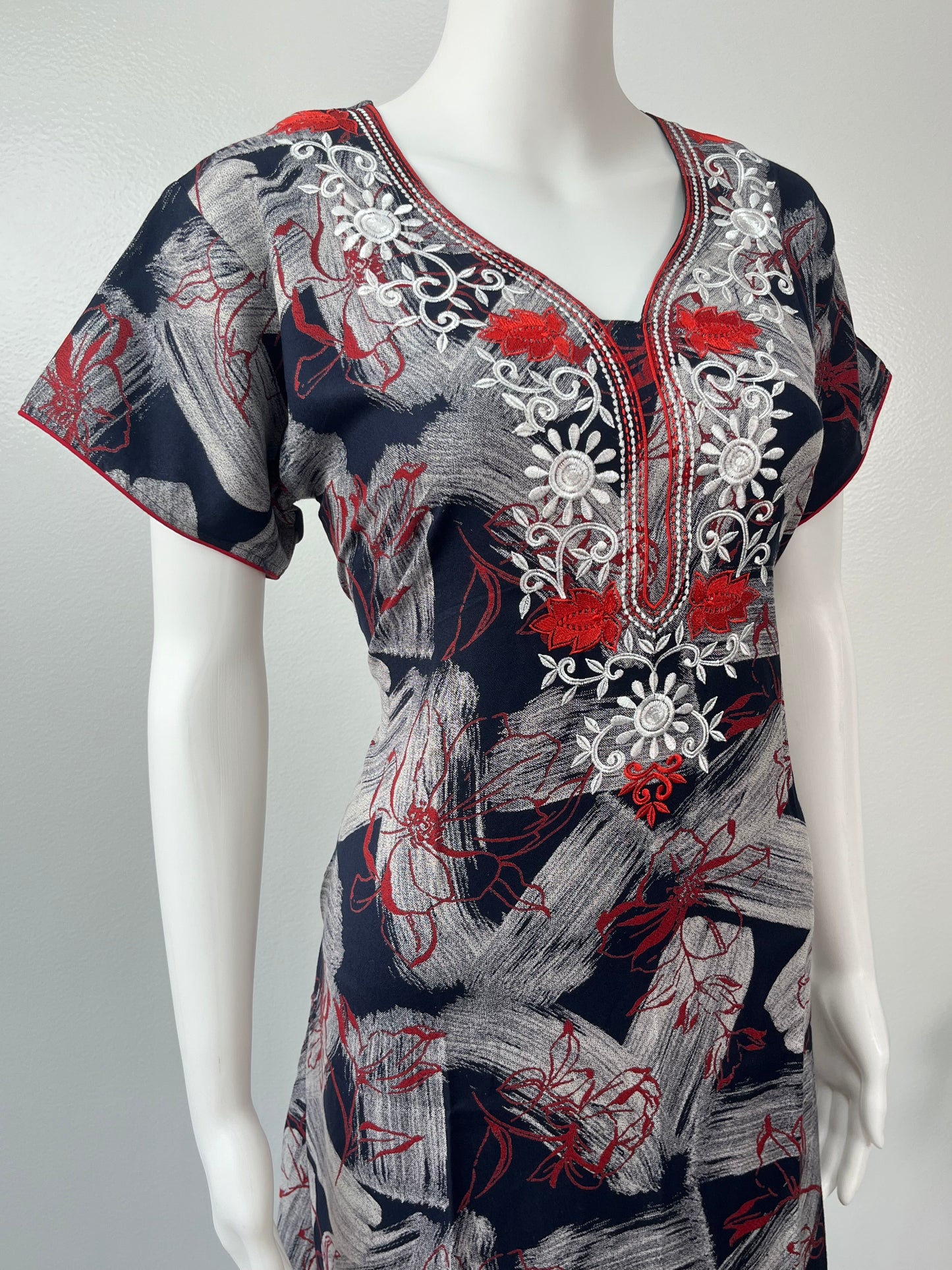 Red Embroidery Black Alpine Nightgown Elegant & Long-Lasting