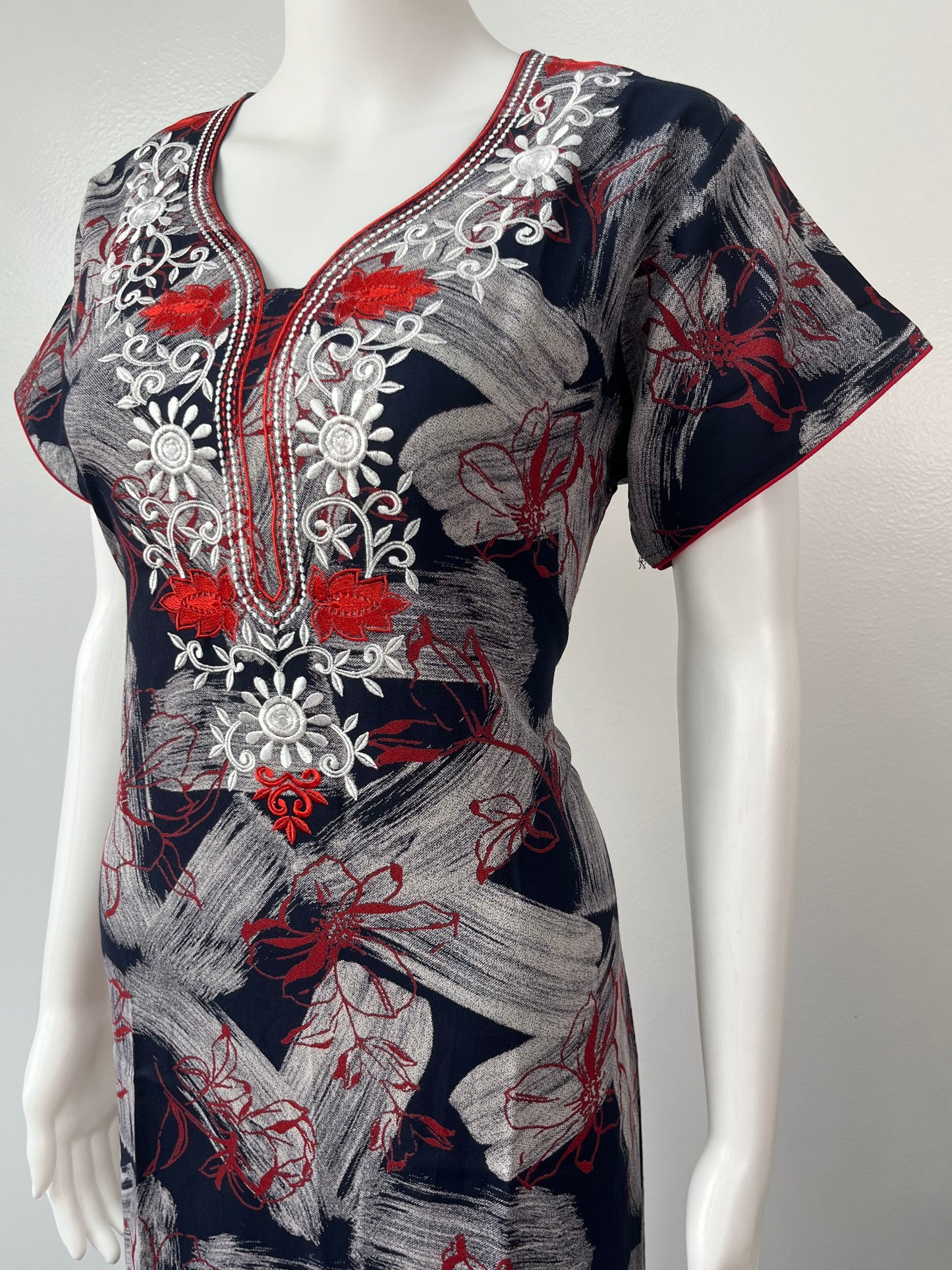 Red Embroidery Black Alpine Nightgown Elegant & Long-Lasting