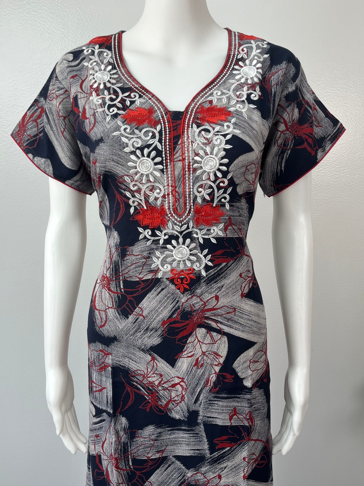 Red Embroidery Black Alpine Nightgown Elegant & Long-Lasting
