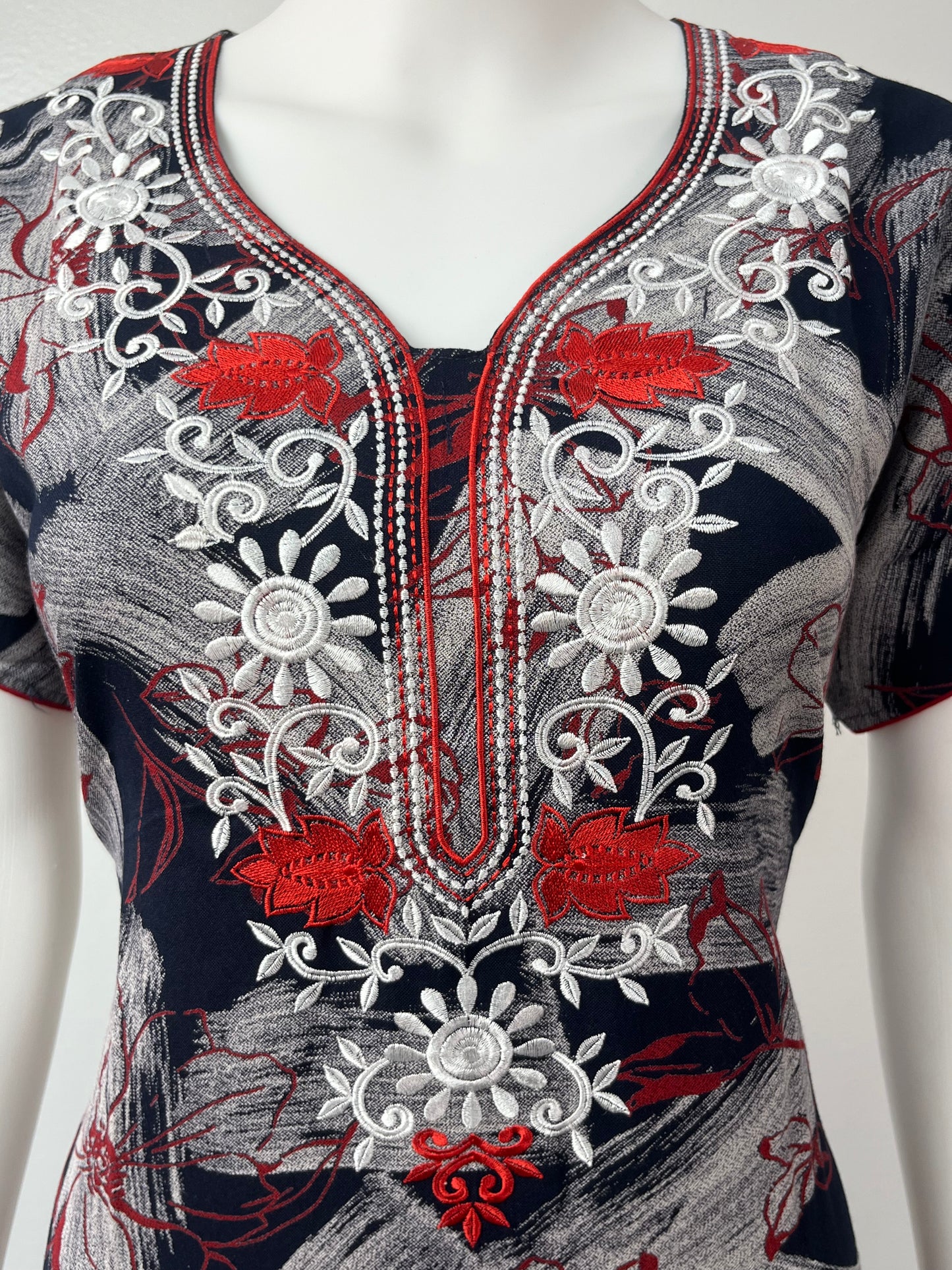 Red Embroidery Black Alpine Nightgown Elegant & Long-Lasting