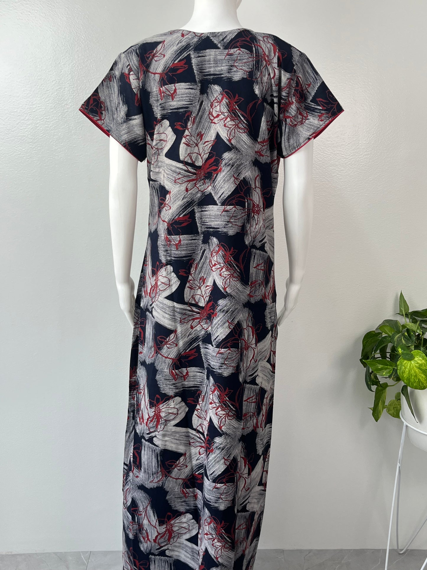 Red Embroidery Black Alpine Nightgown Elegant & Long-Lasting
