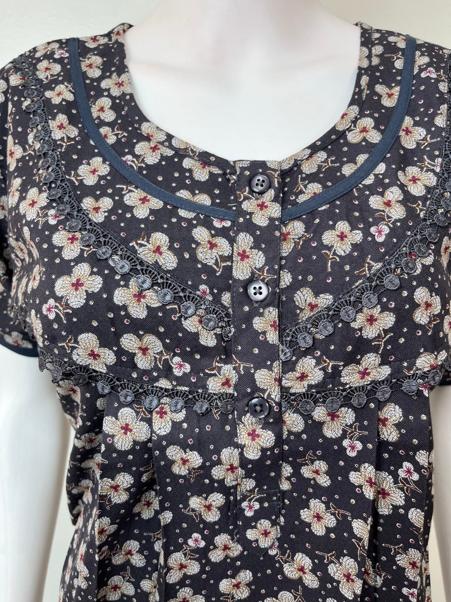 Black Elegant & Breathable Alpine Fabric Nighty