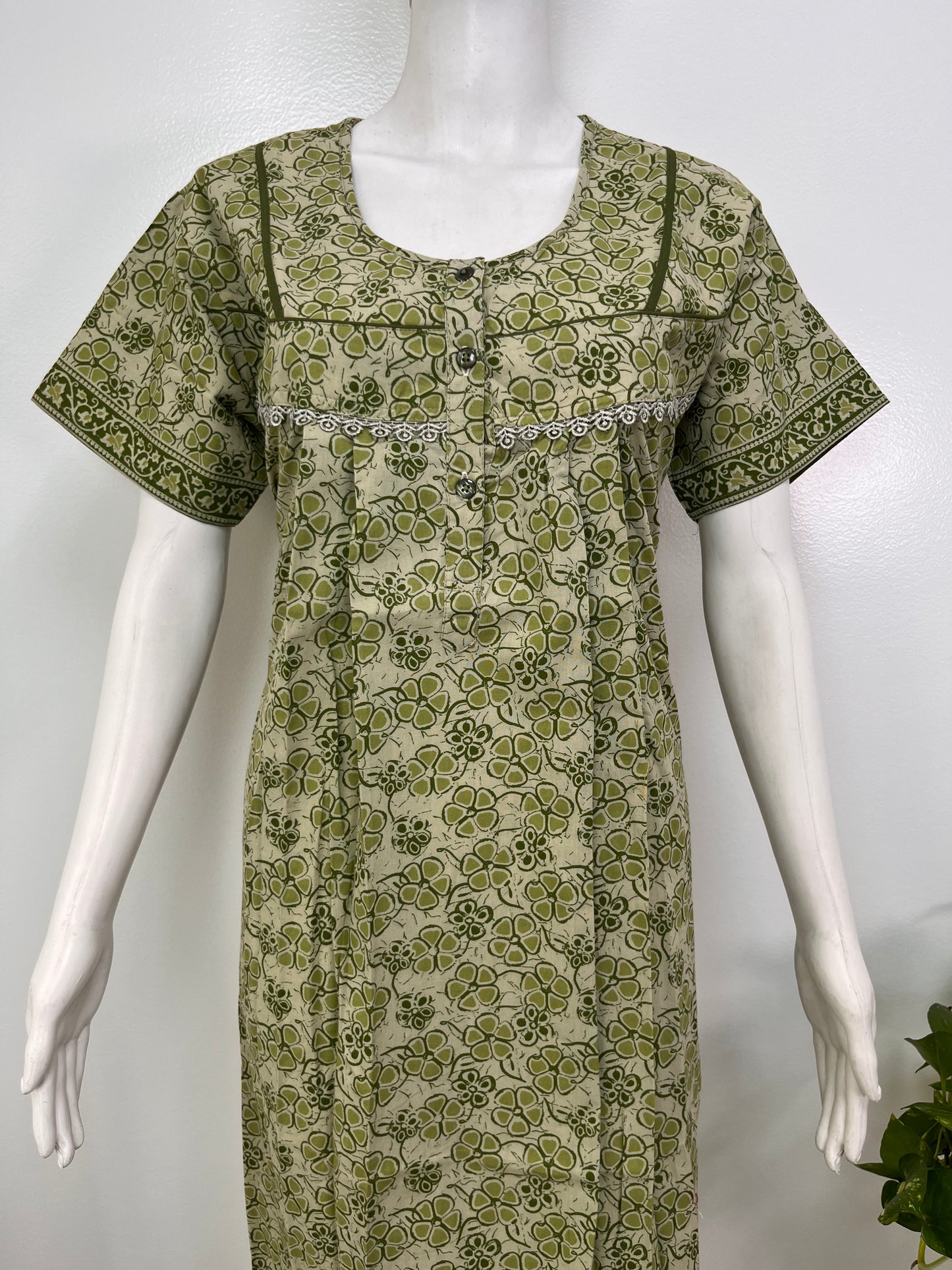 Pure cotton pleated nightgown for women with pocket