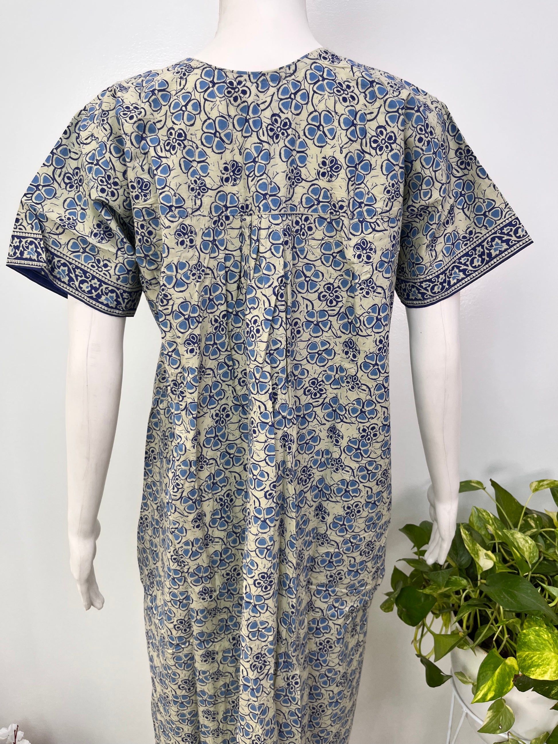 Pure cotton pleated nightgown for women with pocket