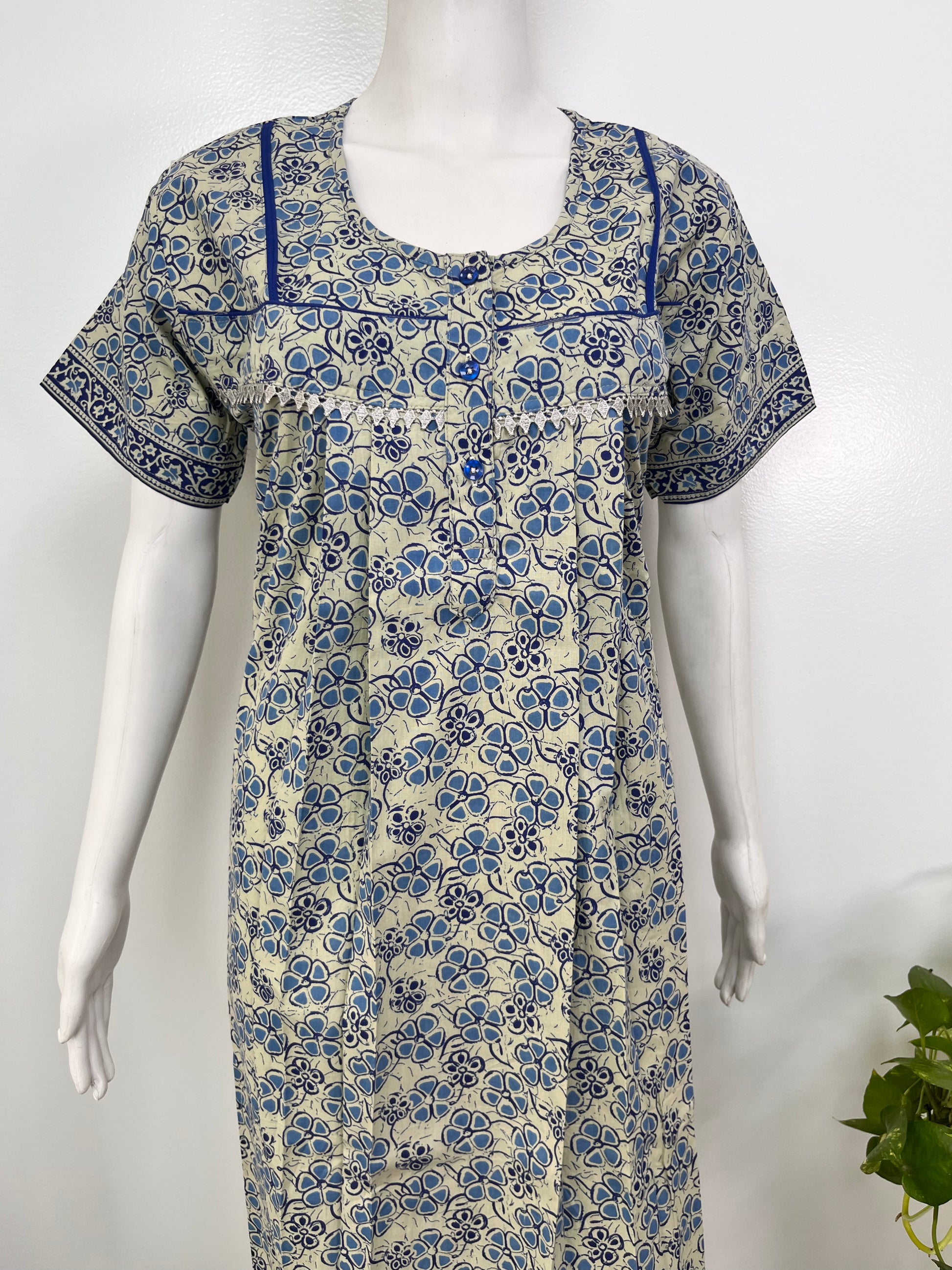 Pure cotton pleated nightgown for women with pocket