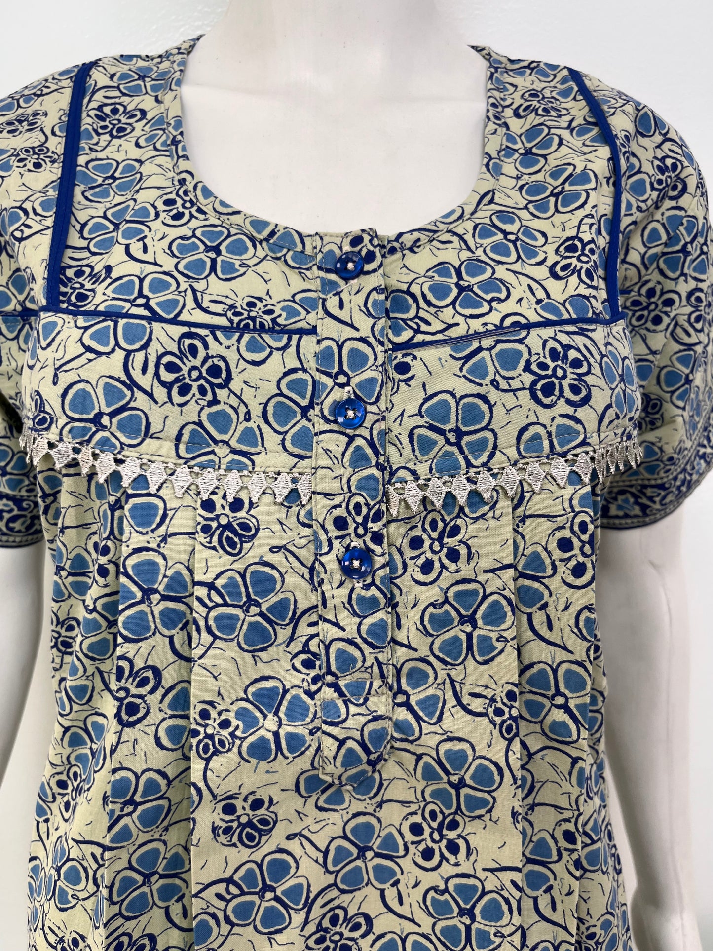 Pure cotton pleated nightgown for women with pocket