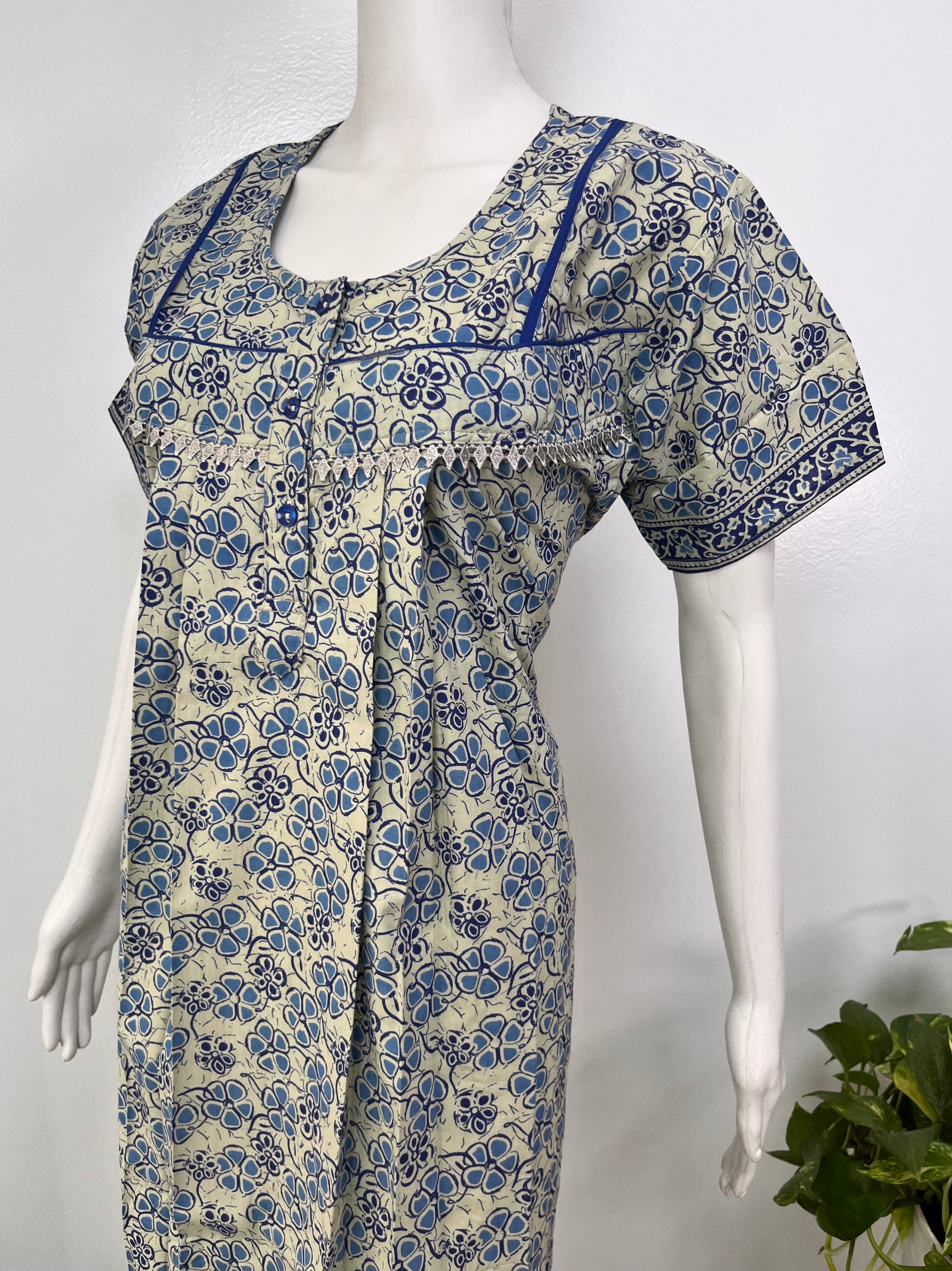 Pure cotton pleated nightgown for women with pocket