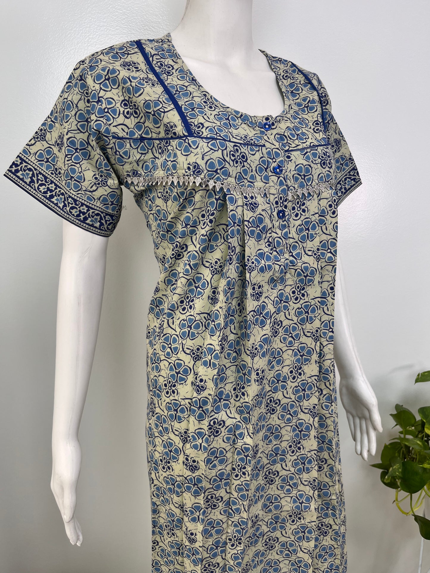 Pure cotton pleated nightgown for women with pocket