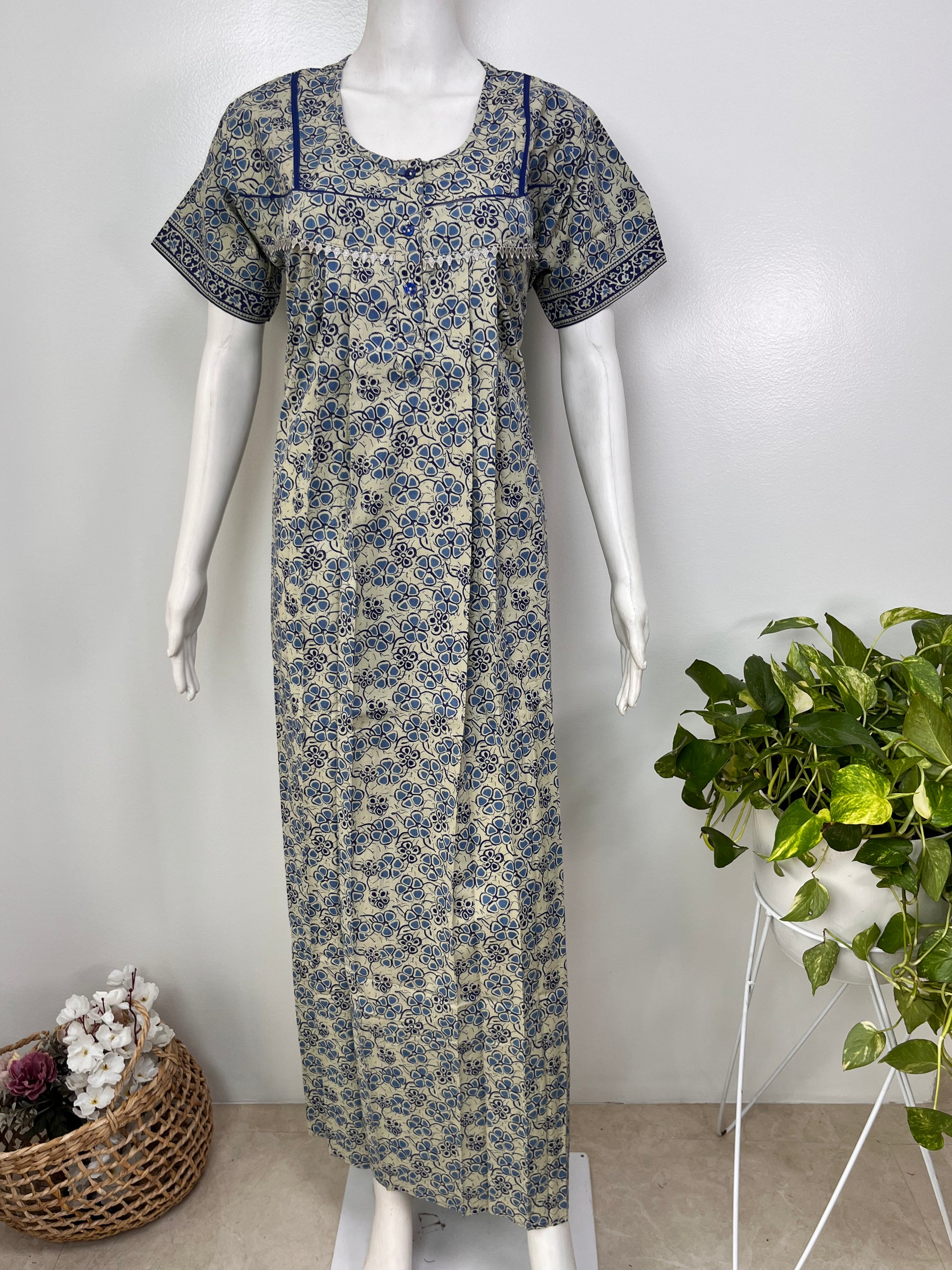 Pure cotton pleated nightgown for women with pocket