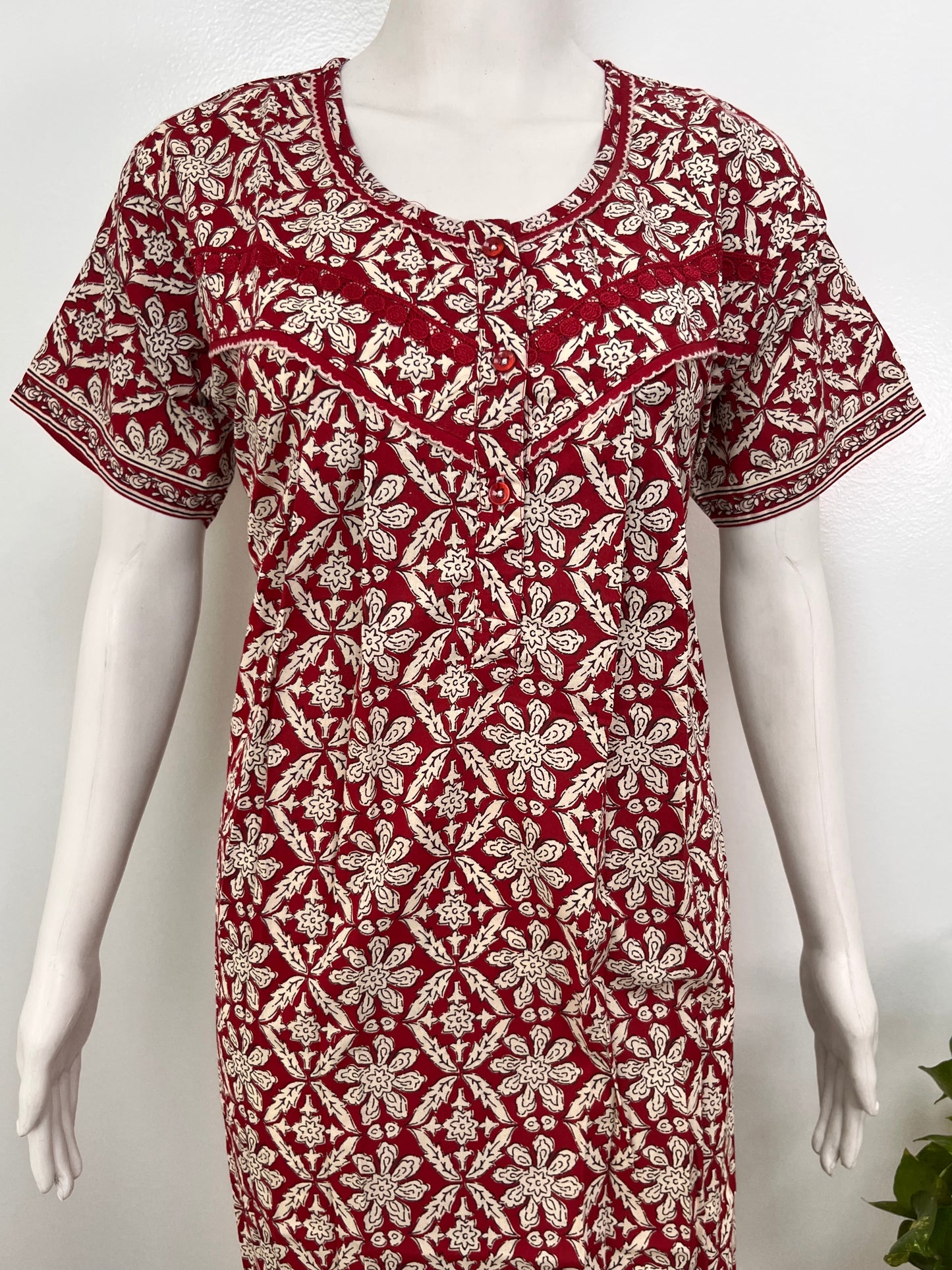 Printed pure cotton pleated nightgown for women with pocket