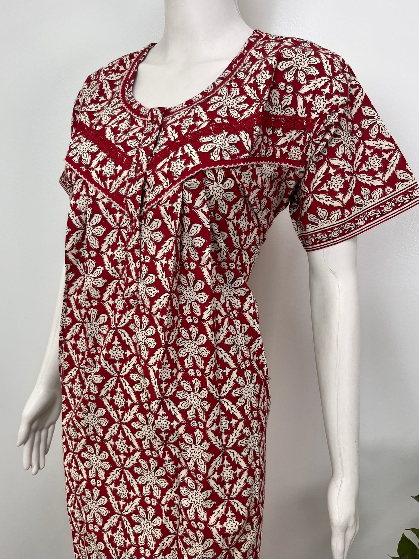 Printed pure cotton pleated nightgown for women with pocket