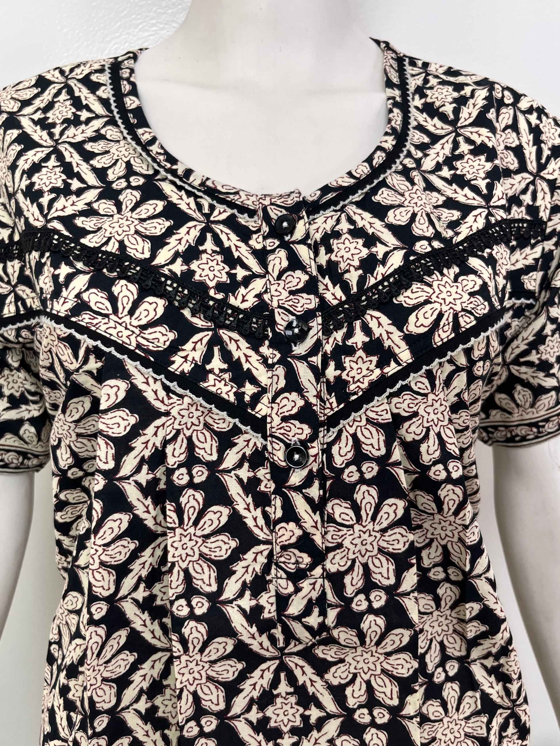Printed pure cotton pleated nightgown for women with pocket