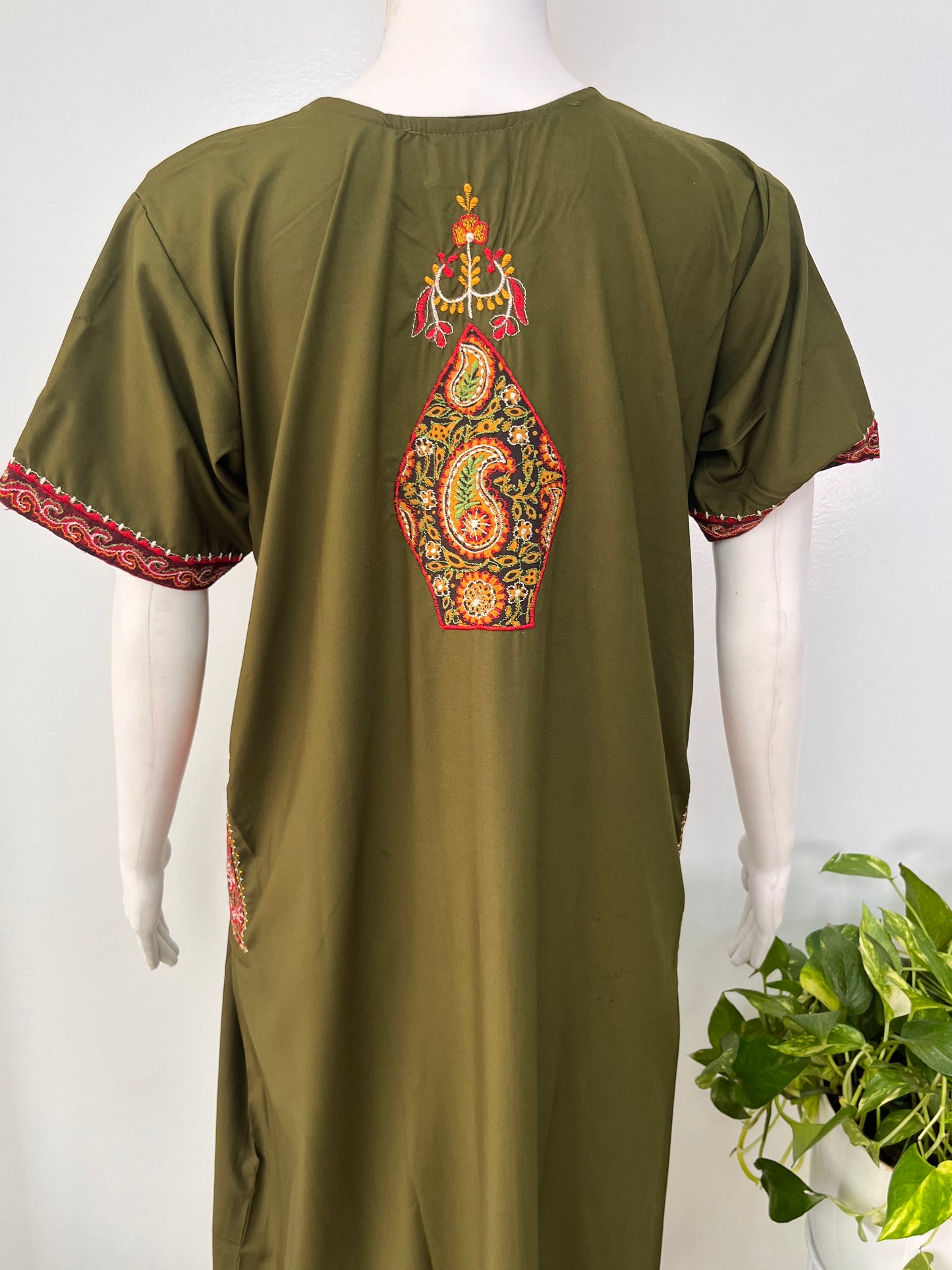 Bizzylizzy nighty for women with floral embroidery and pocket