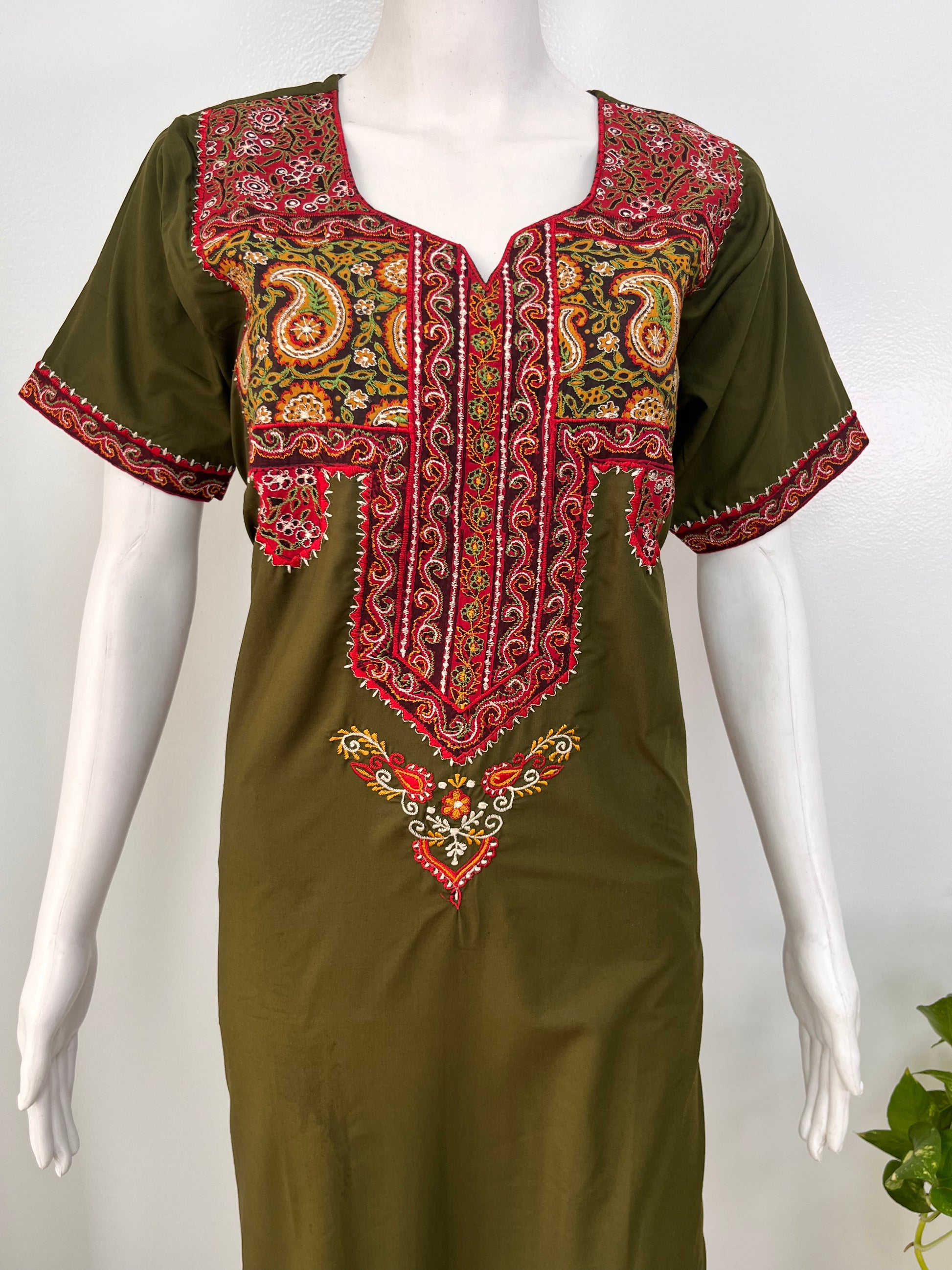 Bizzylizzy nighty for women with floral embroidery and pocket