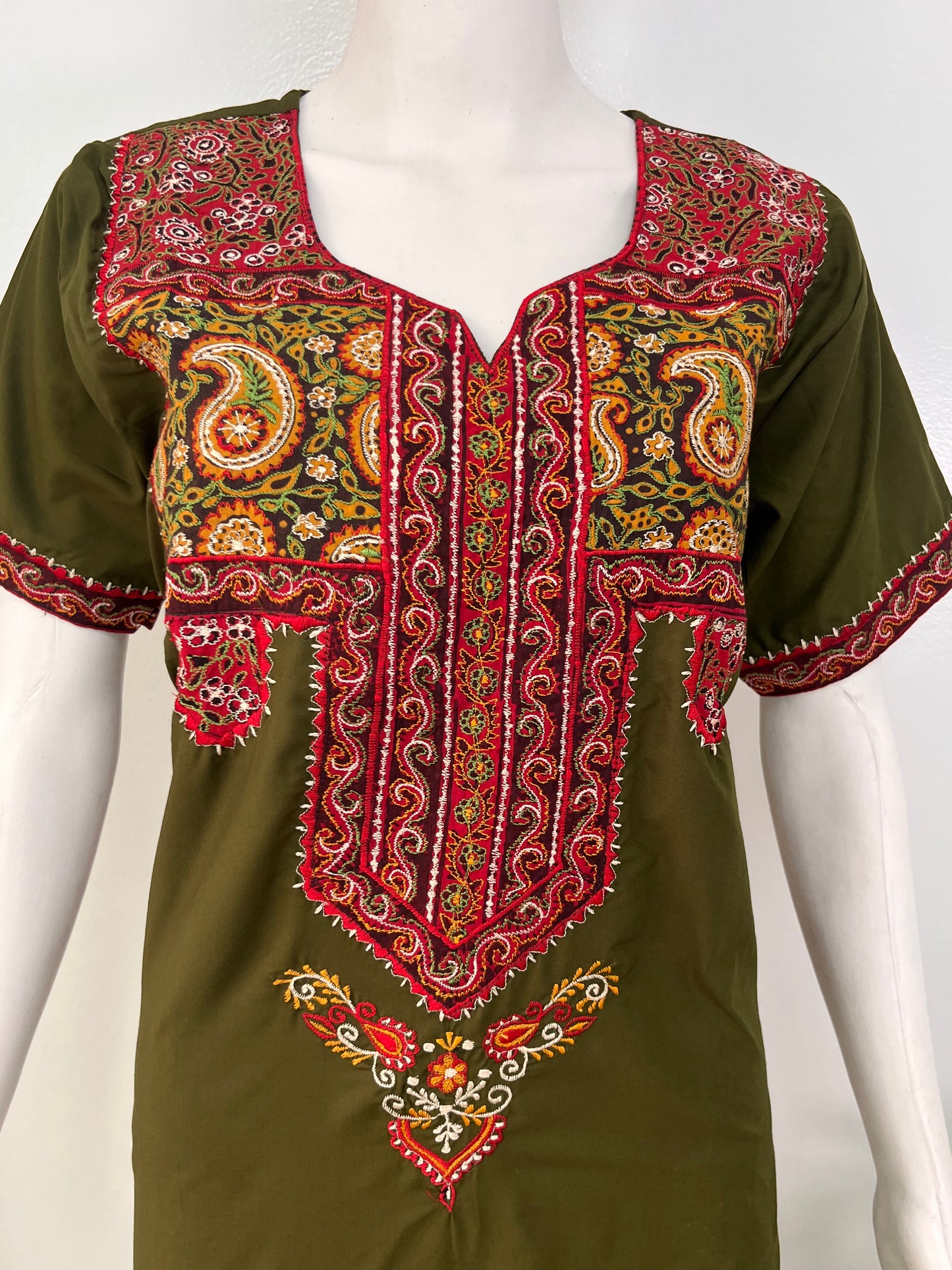 Bizzylizzy nighty for women with floral embroidery and pocket