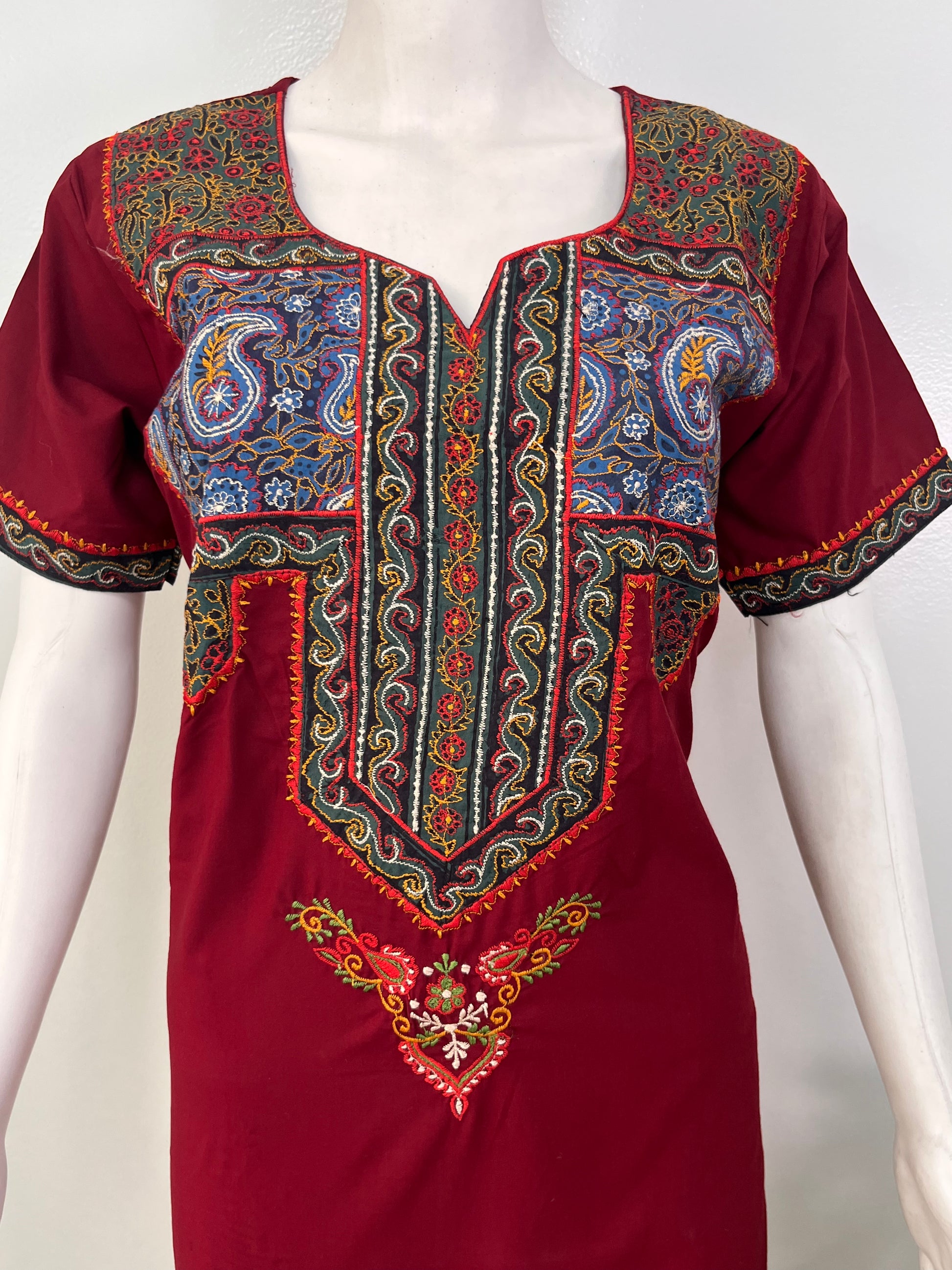 Bizzylizzy nighty for women with floral embroidery and pocket