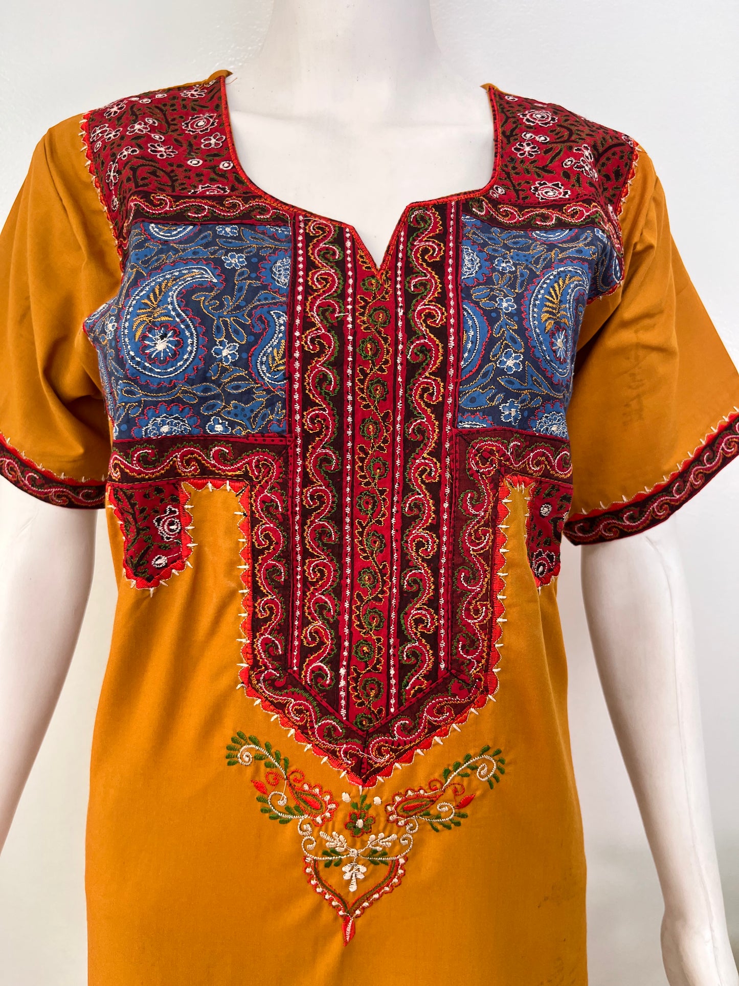 Bizzylizzy nighty for women with floral embroidery and pocket