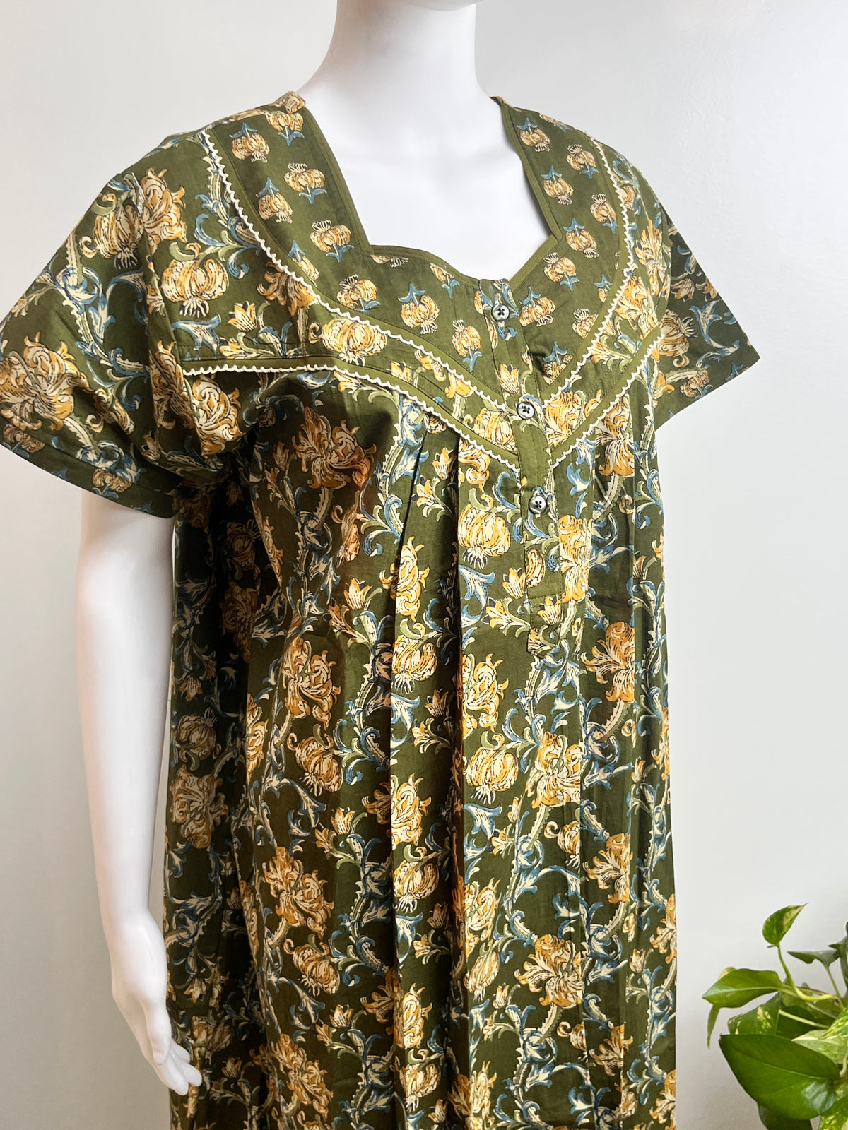 Graceful Floral Cotton Nightgown Breathable & Easy-Fit Sleepwear