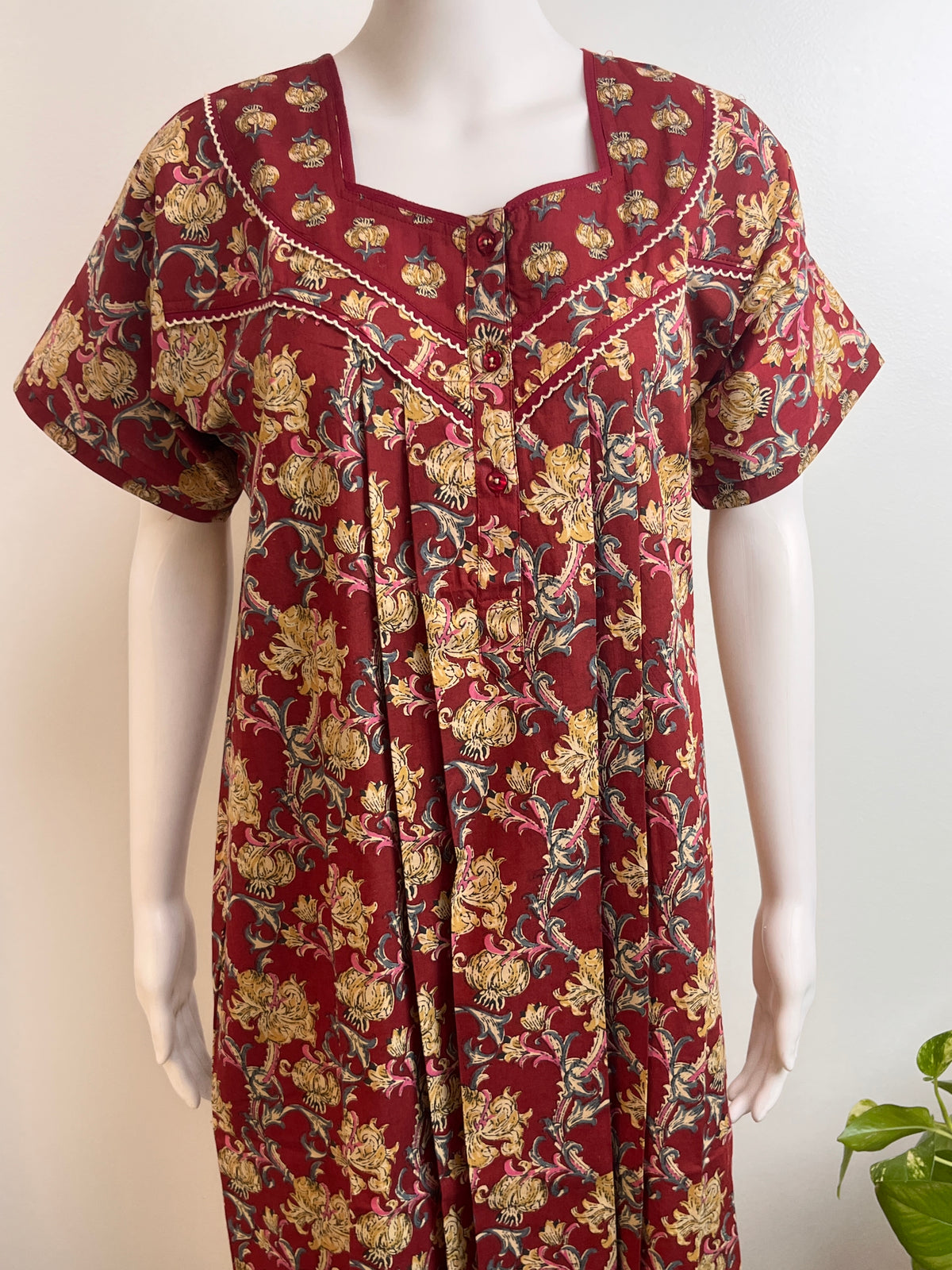 Graceful Floral Cotton Nightgown Breathable & Easy-Fit Sleepwear
