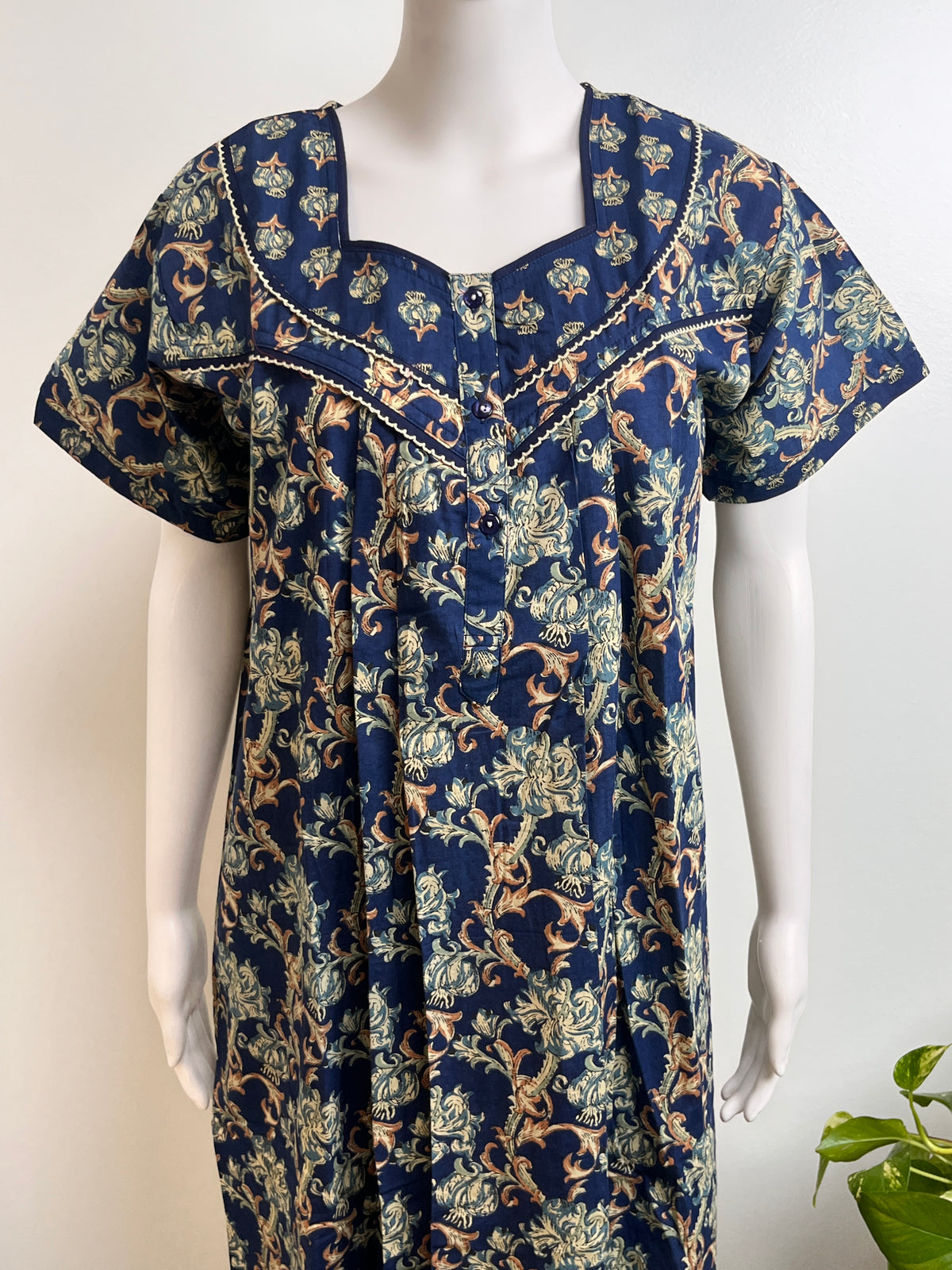 Graceful Floral Cotton Nightgown Breathable & Easy-Fit Sleepwear