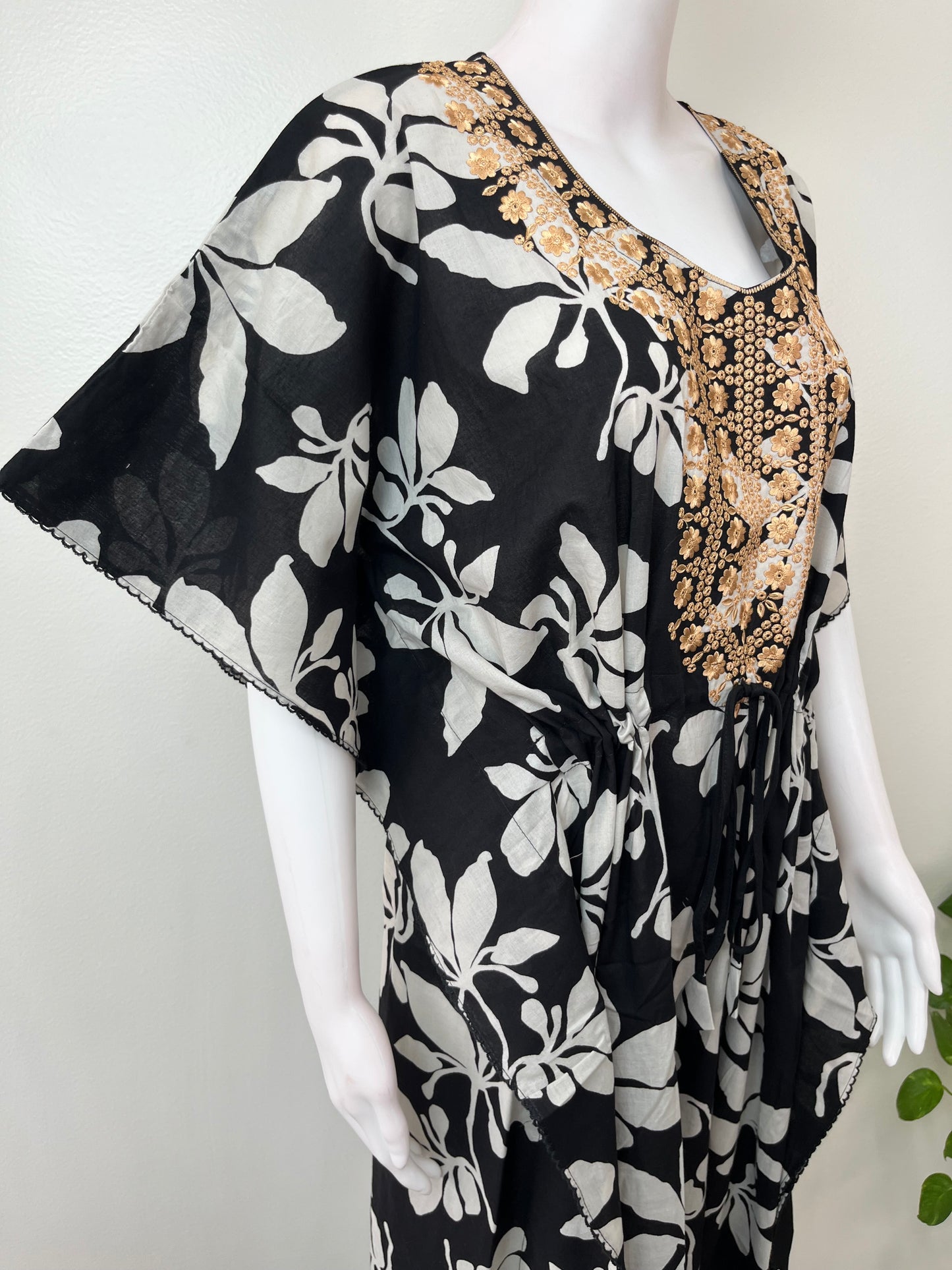 Black Elegant Embroidered Cambric Cotton Kaftan