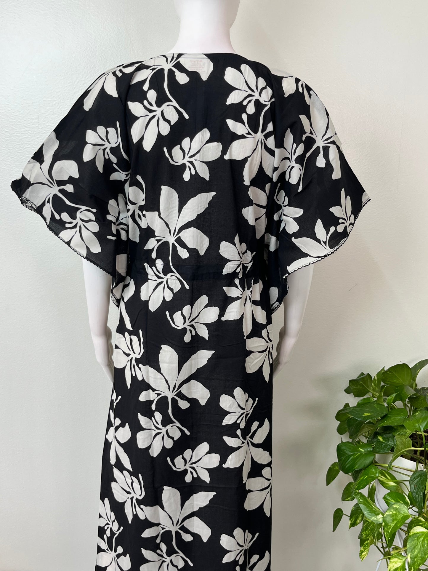 Black Elegant Embroidered Cambric Cotton Kaftan