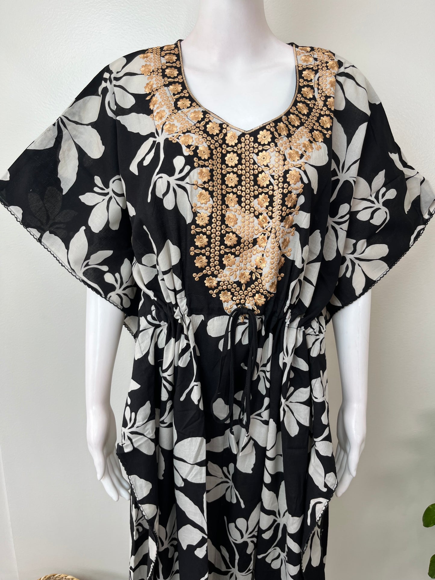 Black Elegant Embroidered Cambric Cotton Kaftan