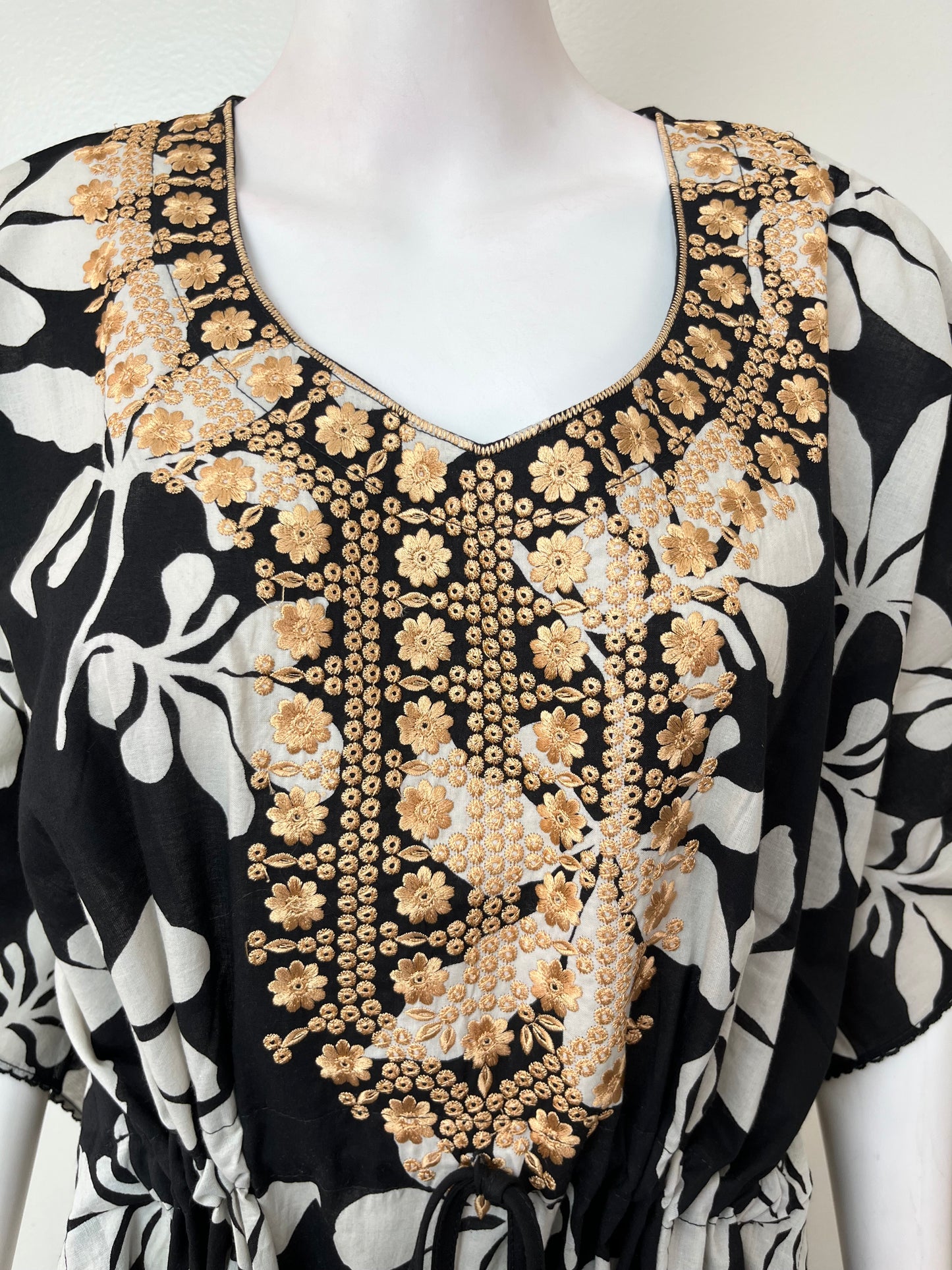 Black Elegant Embroidered Cambric Cotton Kaftan