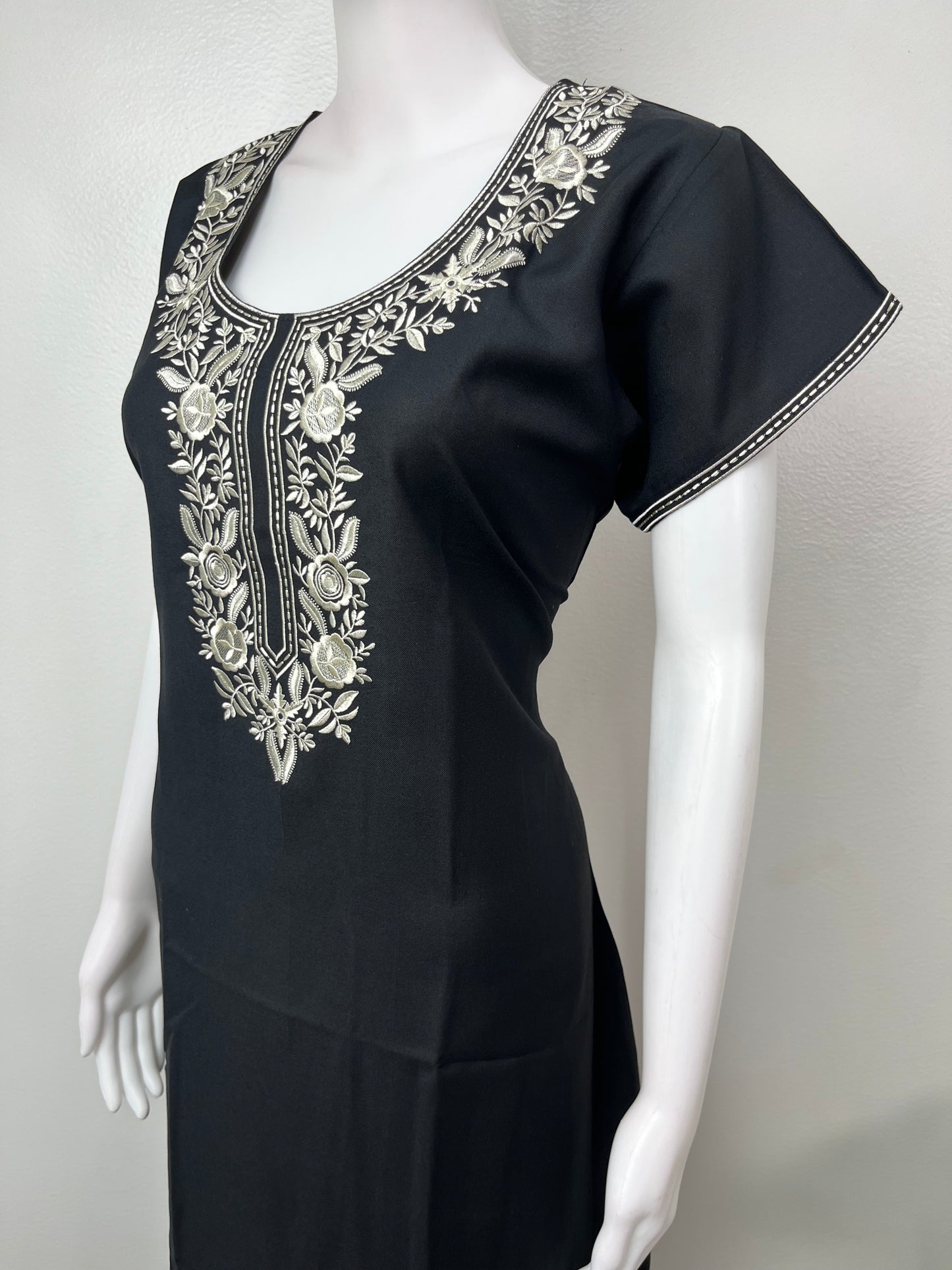 Black Soft & Stylish Spun Fabric Nighty