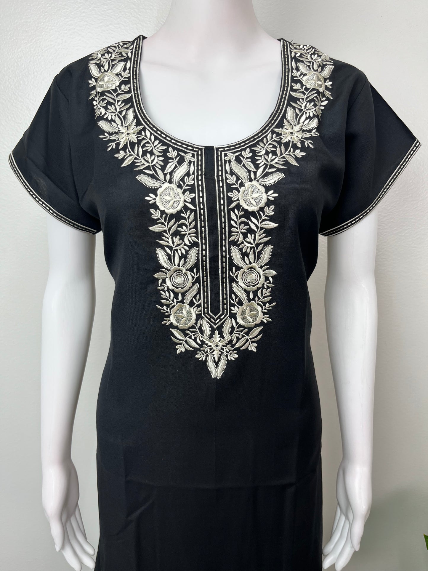 Black Soft & Stylish Spun Fabric Nighty